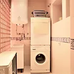 R15 Side 3 Bedroom Flat شقة *