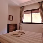 R15 Side 3 Bedroom Flat *