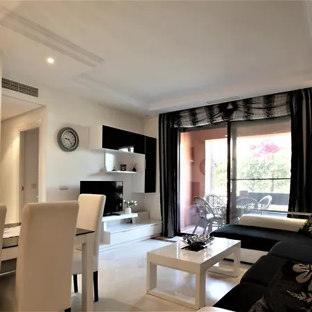 R15 Side 3 Bedroom Flat * Marbella
