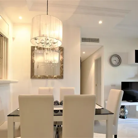R15 Side 3 Bedroom Flat Apartment Marbella