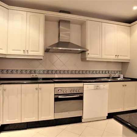 R15 Side 3 Bedroom Flat * Marbella