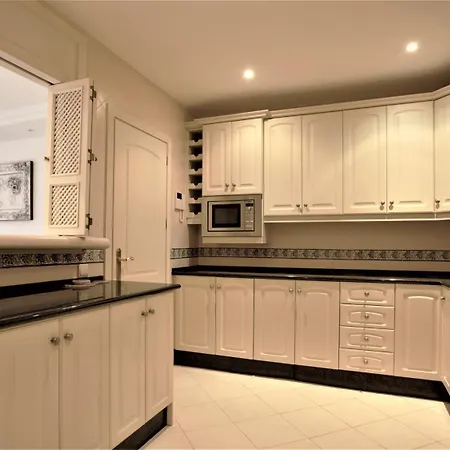 R15 Side 3 Bedroom Flat Apartamento *