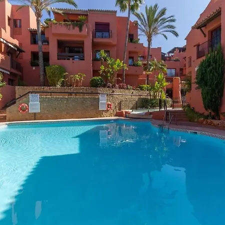 R15 Side 3 Bedroom Flat * Marbella