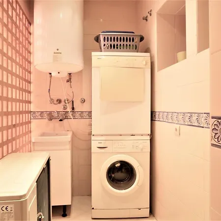 R15 Side 3 Bedroom Flat Apartment *