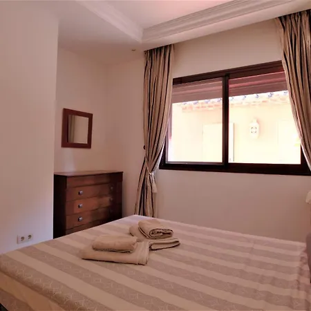 R15 Side 3 Bedroom Flat *