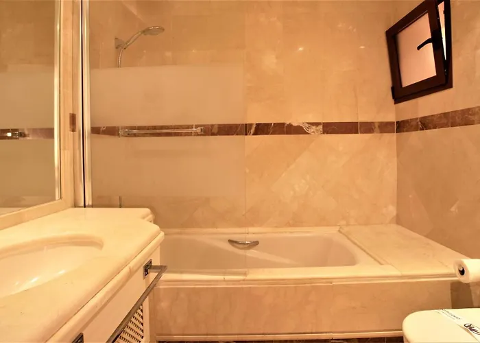 Апартаменты R15 Side 3 Bedroom Flat *