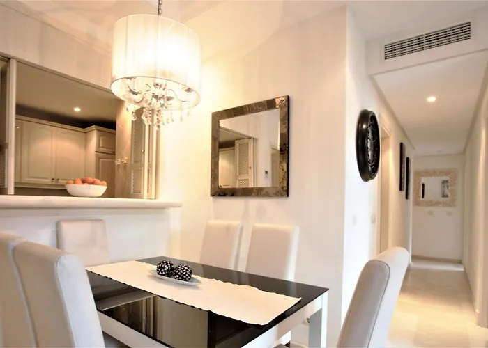 R15 Side 3 Bedroom Flat Апартаменты Марбелья