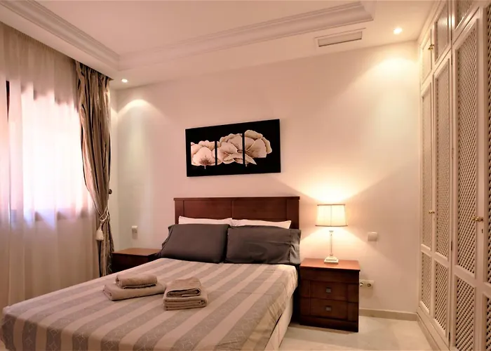 R15 Side 3 Bedroom Flat * Марбелья