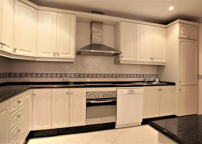 R15 Side 3 Bedroom Flat * Марбелья