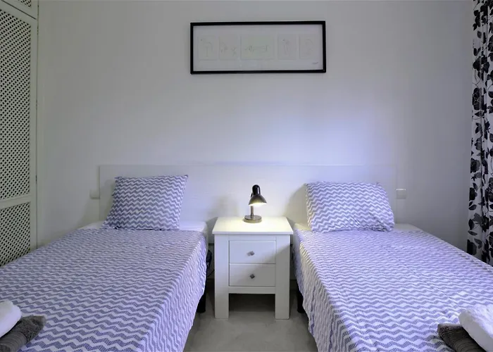 Апартаменты R15 Side 3 Bedroom Flat