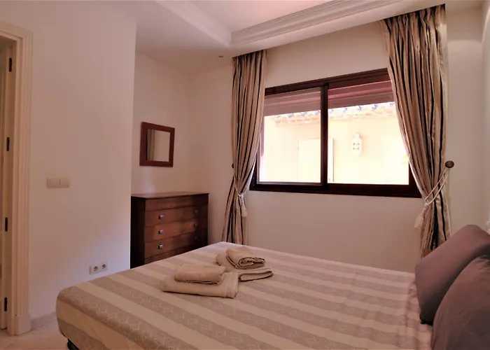R15 Side 3 Bedroom Flat *