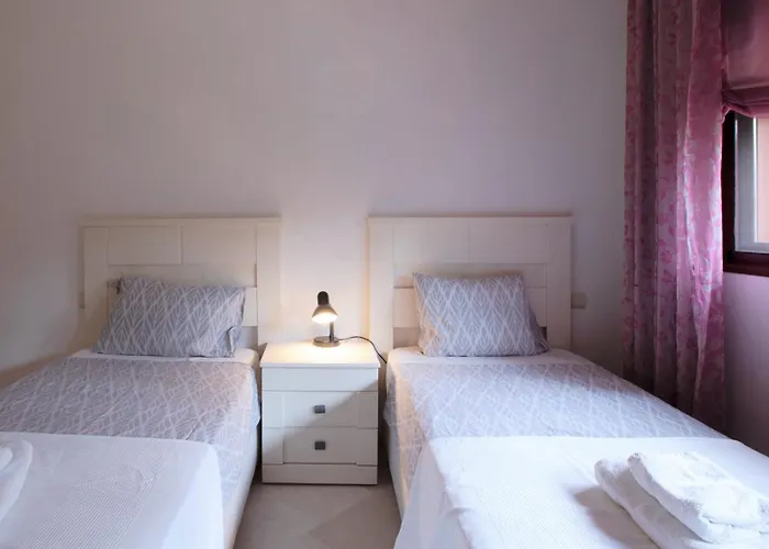 R15 Side 3 Bedroom Flat *