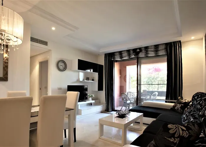 R15 Side 3 Bedroom Flat * Marbella